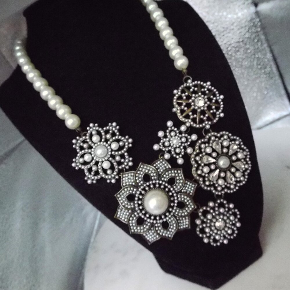 PLUNDER FAUX PEARLS & CRYSTALS MEDALLIONS "GEARS" MANDALA BRONZED NECKLACE 20